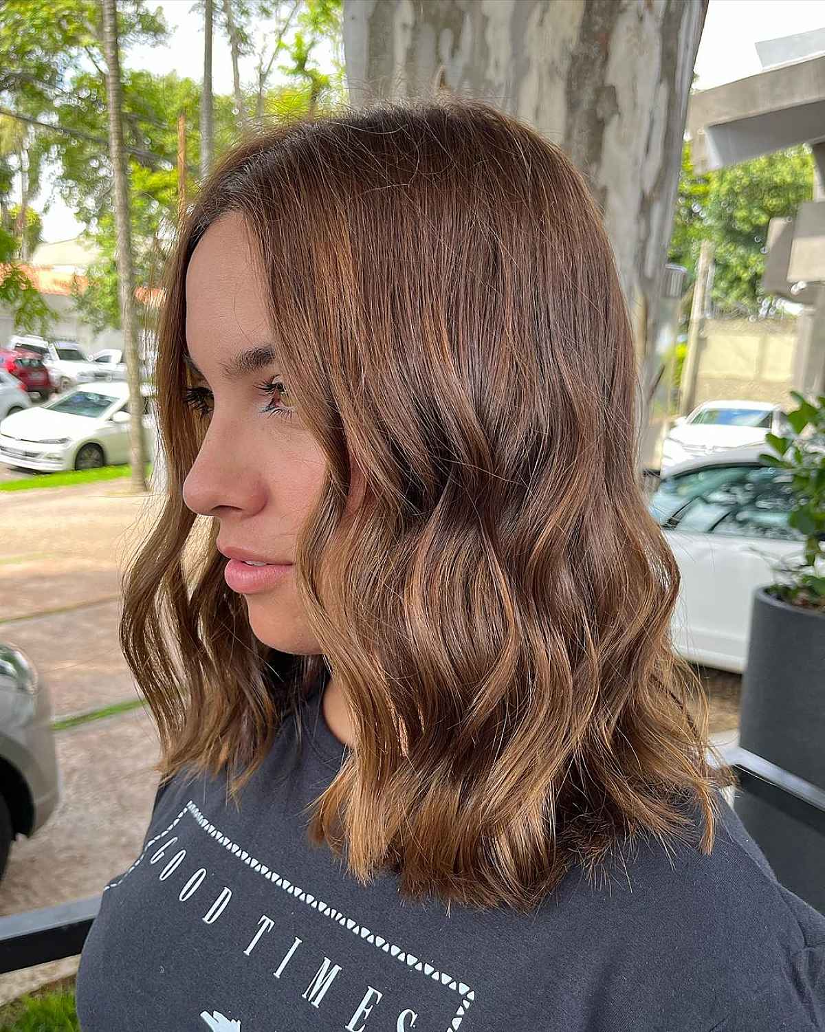 Beachy Waves on a Mid-Length Haircut