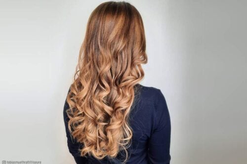 Caramel blonde hair color idea