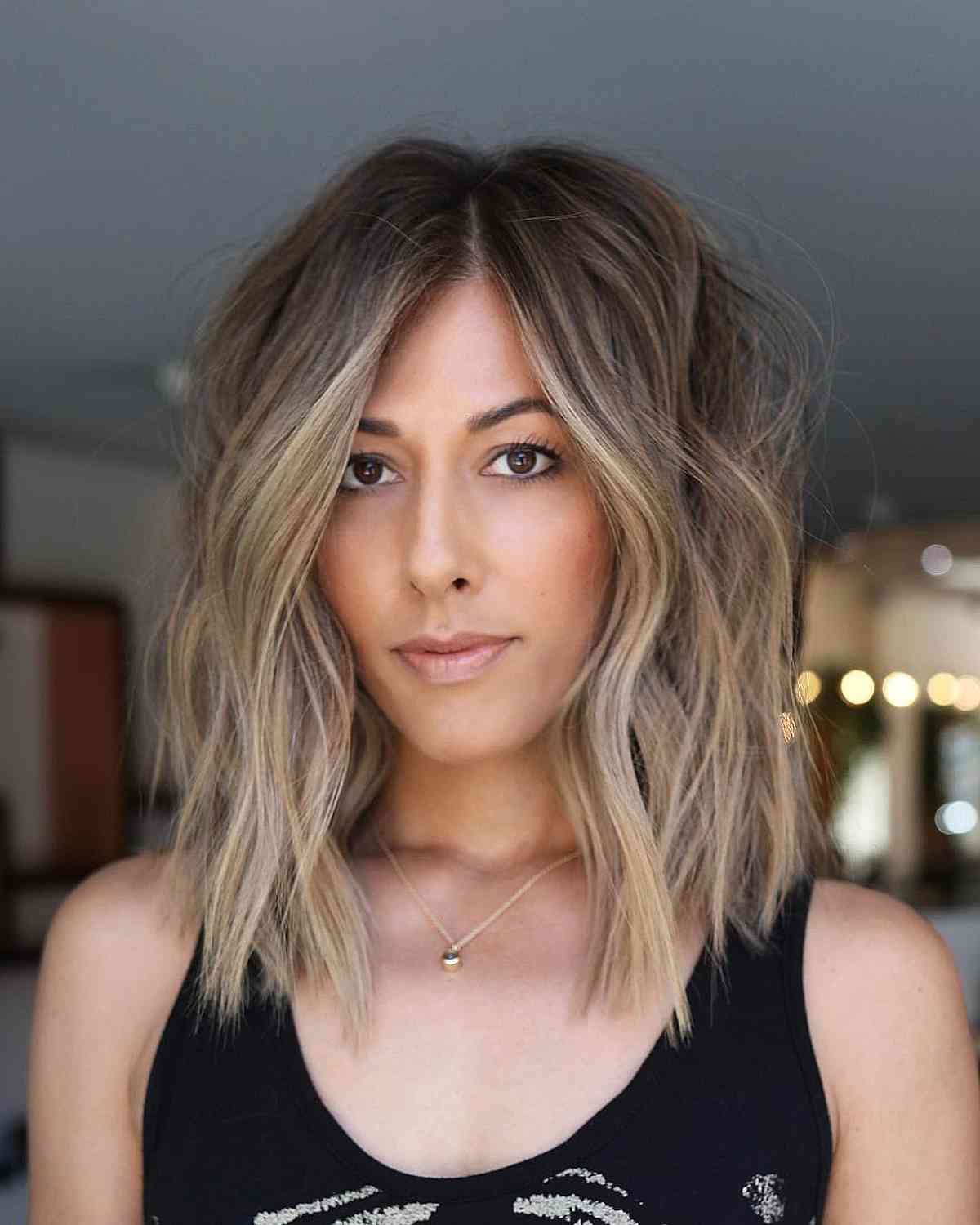 Collarbone-Length Hair with Dimensional Highlights