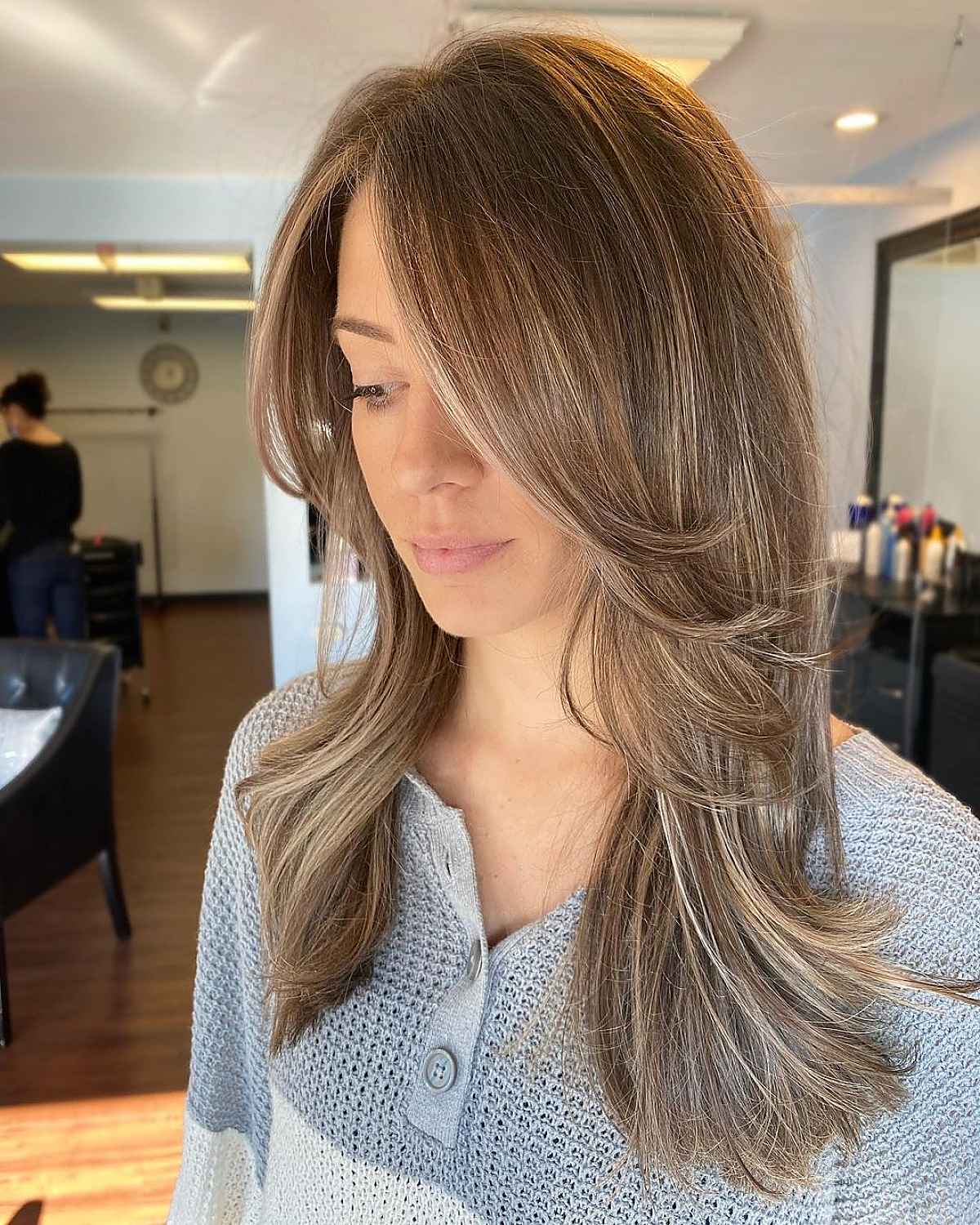 Face-Framing Highlights on Layered Hair