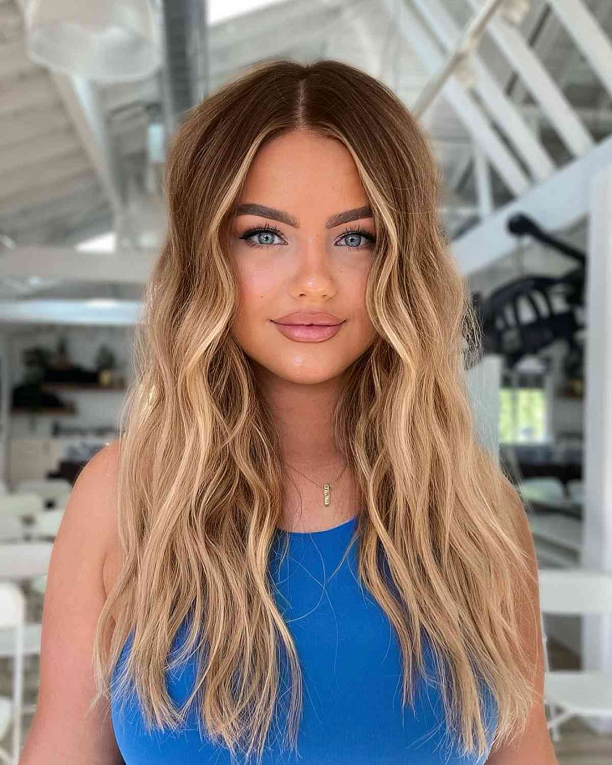 Medium-Long Waves with a Dark Base for Fine Hair