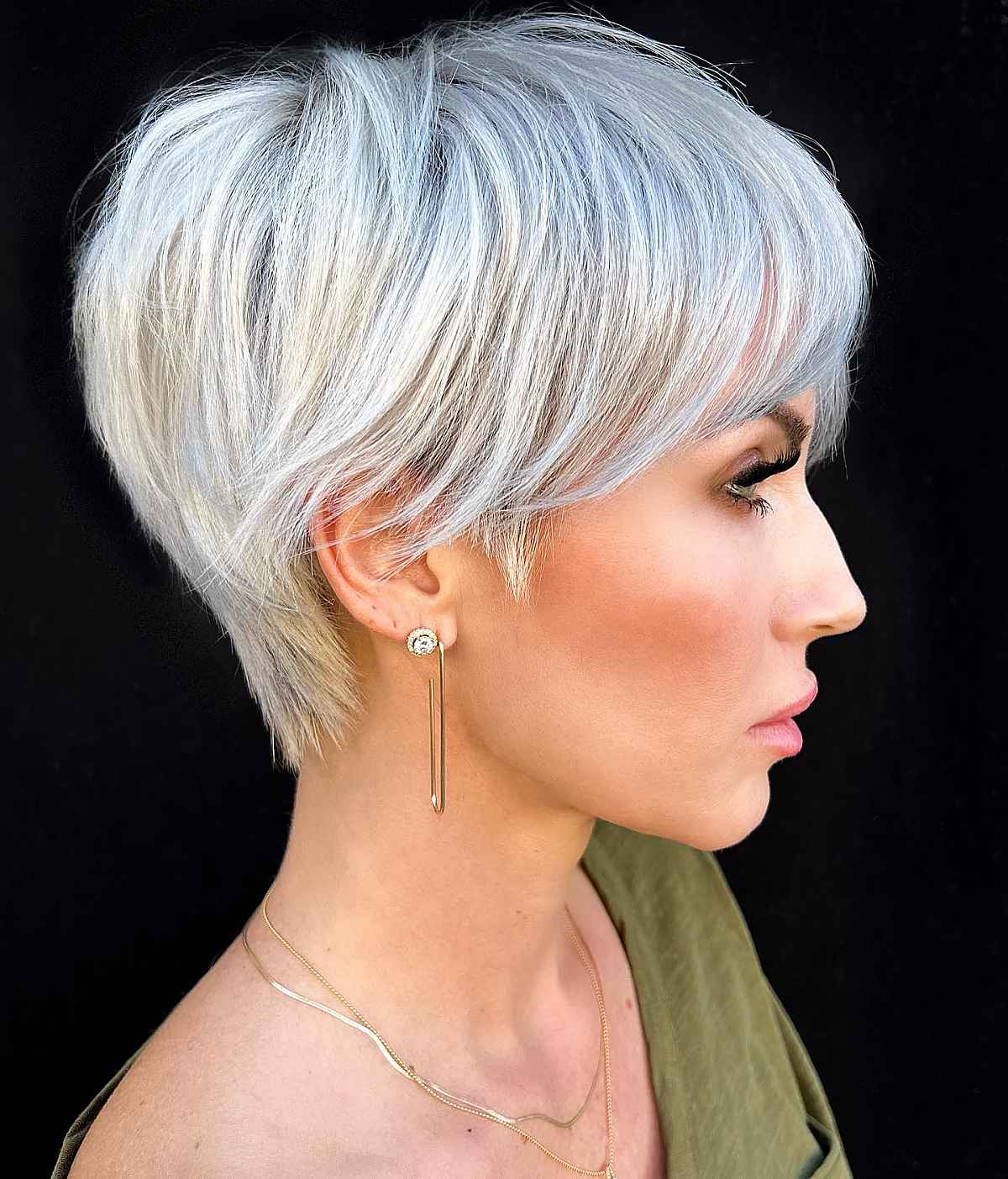 short platinum pixie hairstyle