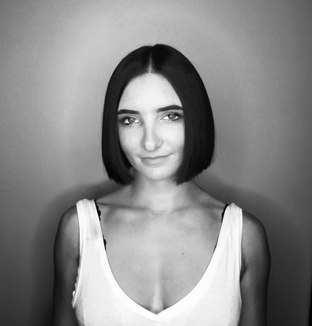 A marvelous middle part blunt bob for thin hair